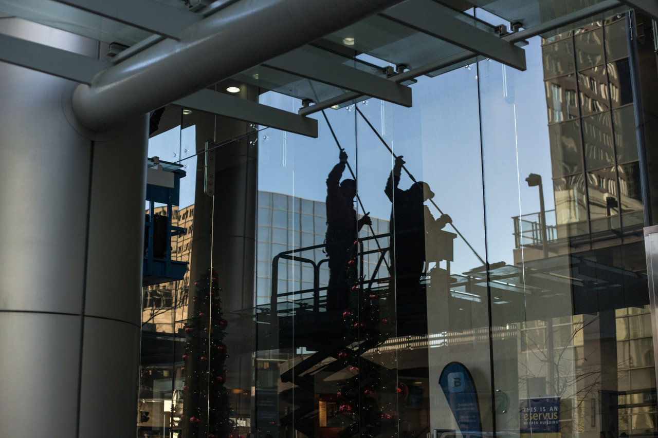 GLASS & WINDOW CLEANING